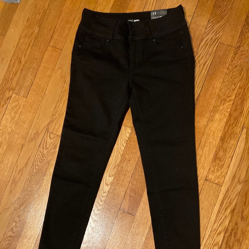 High-waisted Black Jeans!